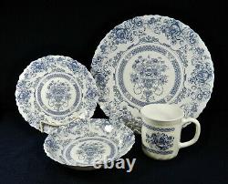 16-piece (set For Four+) Of Arcopal, France Honorine Pattern Dinnerware