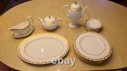 25 Piece Set Of Wedgewood Whitehall Bone China Made In England