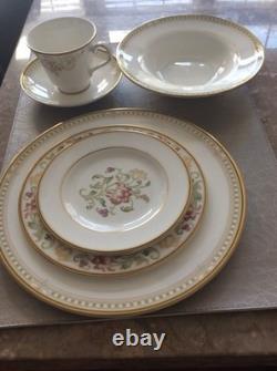 6 Pc Place Setting Royal Doulton Litchfield Dinnerware for 8 EUC Bone China