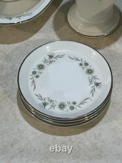 66 Piece Wedgwood WESTBURY Bone China Dinner Set Plates Cups Saucers England