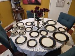 BNOS Fitz and Floyd Renaissance Black/Gold/White 20 Piece Service for 4 MINT