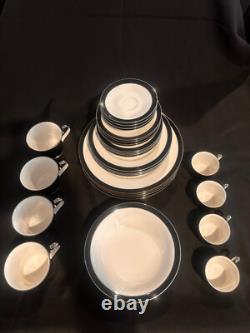 CARICO FINE CHINA MYSTIQUE 7955 Service for 4, 32 Pieces