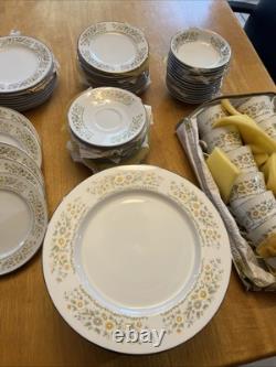 Carlion China Corsage 14 Place Settings