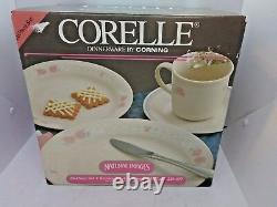 Corelle 20 Piece Livingware Dinnerware Set 220-477 Bloosoms in Lace Service 4