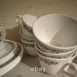 Corelle Livingware Crazy Daisys 30 piece set PLUS 2 BLUE FLOUR CORNING MUGS