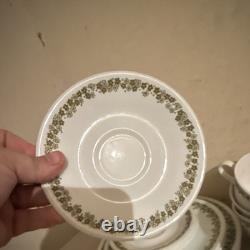 Corelle Livingware Crazy Daisys 30 piece set PLUS 2 BLUE FLOUR CORNING MUGS