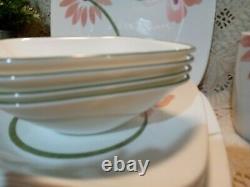 Corelle Pretty Pink Dinnerware set 16pc Square Pink Floral Bowls Plates Mugs