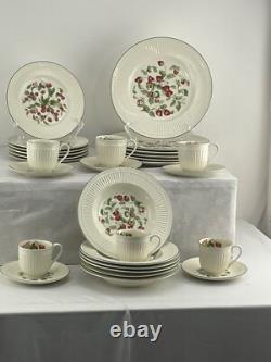 DO908 MIKASA SUMMER TRELLIS Six 5 pc place setting minus 1 saucer 29 Pieces