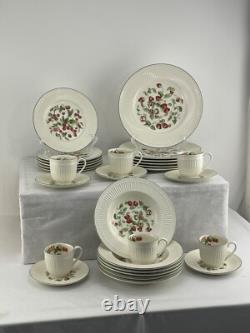 DO908 MIKASA SUMMER TRELLIS Six 5 pc place setting minus 1 saucer 29 Pieces