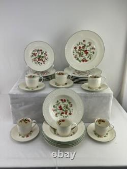 DO908 MIKASA SUMMER TRELLIS Six 5 pc place setting minus 1 saucer 29 Pieces