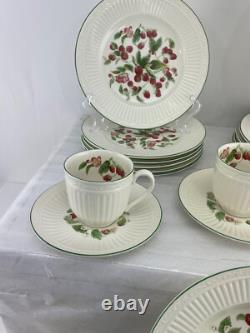 DO908 MIKASA SUMMER TRELLIS Six 5 pc place setting minus 1 saucer 29 Pieces