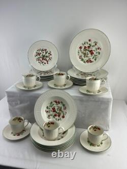 DO908 MIKASA SUMMER TRELLIS Six 5 pc place setting minus 1 saucer 29 Pieces