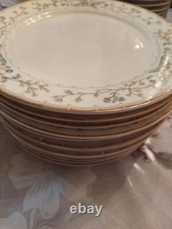 Farberware Wellesley 4860 Fine China 76pc Set Service for 12 in Excellent Condit