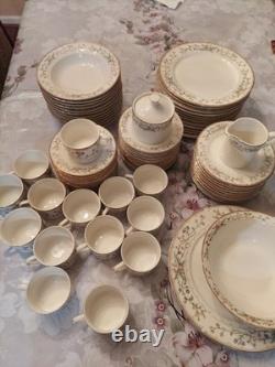Farberware Wellesley 4860 Fine China 76pc Set Service for 12 in Excellent Condit