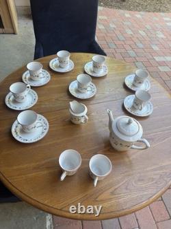 FarberwareWhiteChristmas'95 Dinnerware Set 41-pc Katherine Bukovskiy Mugs Bowls