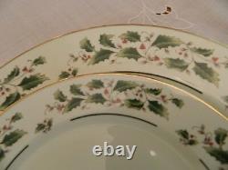 Fine China of Japan Christmas Dinnerware A Season of Wonder Set For (4+) 9-4