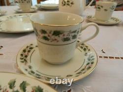 Fine China of Japan Christmas Dinnerware A Season of Wonder Set For (4+) 9-4