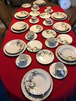 Gibson Poinsettia 40 Pce Dinnerware Set 8 Settings, Dinner Plate Cup Saucer Bowl