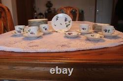 Haviland CFH/GDM Antique Porcelain Dinnerware Grouping 28 Pieces Lilac Pattern