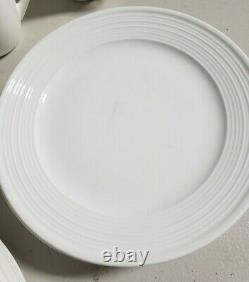 Lenox Avondale 22 Piece Bone China Dinnerware Set