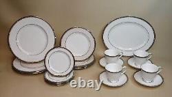 Lenox Classic Collection Pearlescence Platinum 21 Pc Dinner Set Excellent