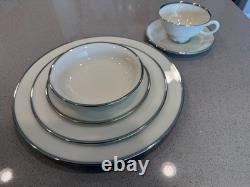 Lenox Montclair B501 Platinum Trim Service for 8 48 Pc Dinnerware Set