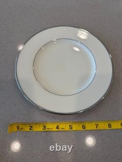 Lenox Montclair B501 Platinum Trim Service for 8 48 Pc Dinnerware Set