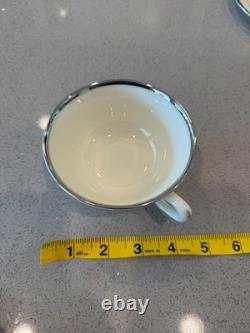 Lenox Montclair B501 Platinum Trim Service for 8 48 Pc Dinnerware Set