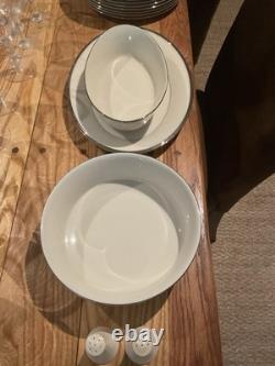 Lenox Solitaire Ivory withPlatinum Trim Dinnerware Service for 12 (60 piece)