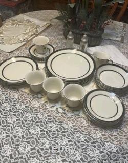 Lenox Venture Brand Ivory Porcelain/Bone China 5-Place Dinner Set Plates