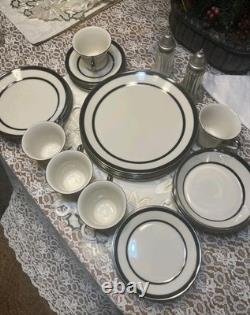 Lenox Venture Brand Ivory Porcelain/Bone China 5-Place Dinner Set Plates