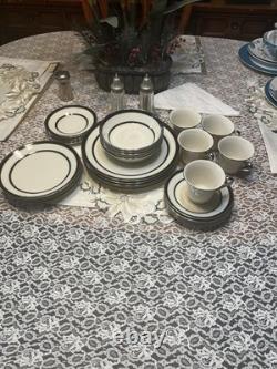 Lenox Venture Brand Ivory Porcelain/Bone China 5-Place Dinner Set Plates