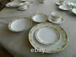 Meito China Windsor Dinnerware Set for (8) with4 Serving Pieces TOTE