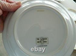 Meito China Windsor Dinnerware Set for (8) with4 Serving Pieces TOTE