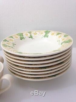Metlox Poppytrail Sculptured Daisy Dinnerware Service for 8 Yellow and White