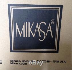 Mikasa Elegance White 16 Piece Dinnerware Set