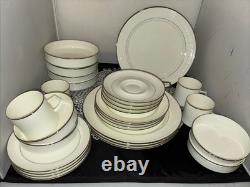Mikasa Rochelle 24 Pc Dinnerware Set Beautiful Condition