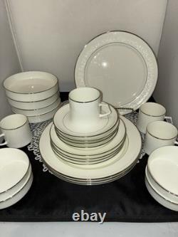 Mikasa Rochelle 24 Pc Dinnerware Set Beautiful Condition