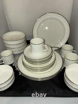 Mikasa Rochelle 24 Pc Dinnerware Set Beautiful Condition