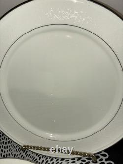 Mikasa Rochelle 24 Pc Dinnerware Set Beautiful Condition