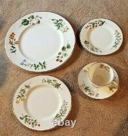 Minton Bone China 30 piece MEADOW Dinnerware set