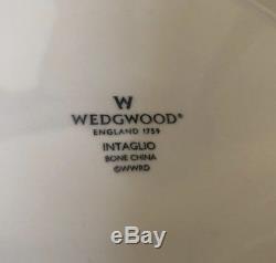 NEW $460 Wedgwood Bone China White Intaglio 16-Piece Dinnerware Set