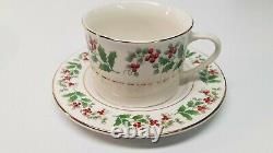 NEW GIBSON EVERYDAY 48pc Service for 8 Dinnerware Set CHRISTMAS CHARM HOLLYBERRY