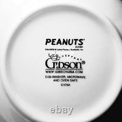 NEW Old Stock Gibson 2011 Peanuts Christmas Carols 16pc Dinnerware Set Snoopy