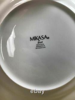 Open Box Mikasa Swirl 40 Piece Dinnerware Set Bone China White