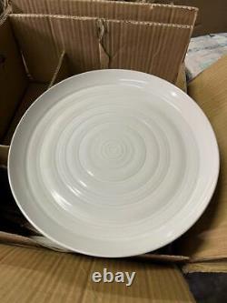 Over and Back Centric 16-Piece Dinnerware Set in White #17E2