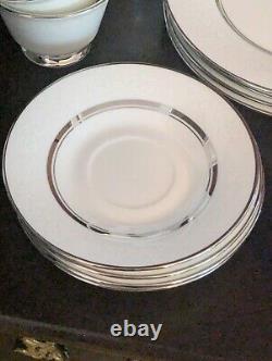 Oxford White Echo Dinnerware Set Service for 4 20 Pieces