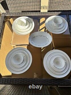 Royal Doulton Coronet H4947 Bone China 34-Piece Dinnerware Set