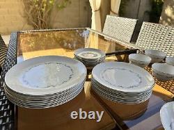 Royal Doulton Coronet H4947 Bone China 34-Piece Dinnerware Set