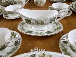 Royal Worcester Dinner Service For Eight Mathon Worcester Hops Dinnerware